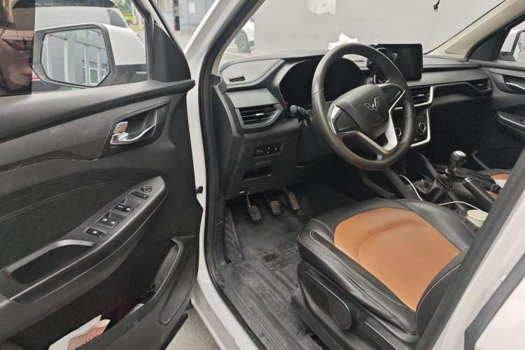 Used Wuling Hongguang S3 2019 1.5L Manual Comfort Model China VI Standard Driver Seat