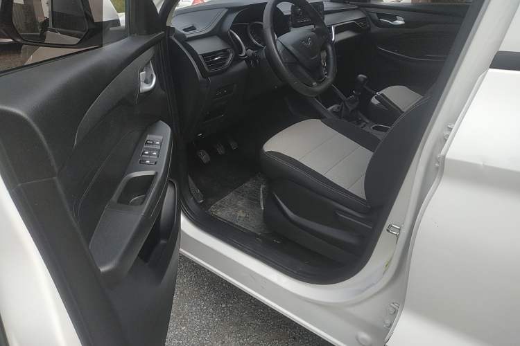 Used Wuling Hongguang S3 2019 1.5L Manual Standard Version China VI Standard Driver Seat