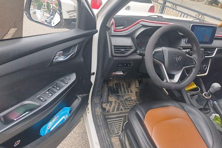 Used Wuling Hongguang S3 2019 1.5L Manual Comfort Model China VI Standard Driver Seat
