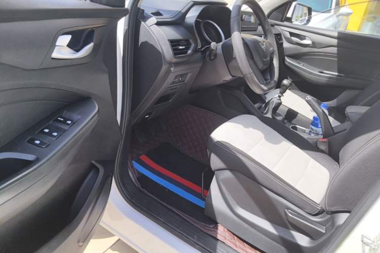 Used Wuling Hongguang S3 2019 1.5L Manual Standard Version China VI Standard Driver Seat