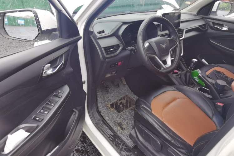 Used Wuling Hongguang S3 2019 1.5L Manual Comfort Model China VI Standard Driver Seat