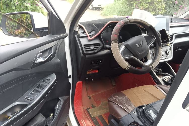 Used Wuling Hongguang S3 2019 1.5L Manual Comfort Model China VI Standard Driver Seat
