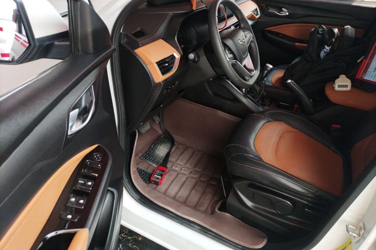 Used Wuling Hongguang S3 2019 Automatic Clutch Version 1.5L Manual Luxury Model China V Standard Driver Seat