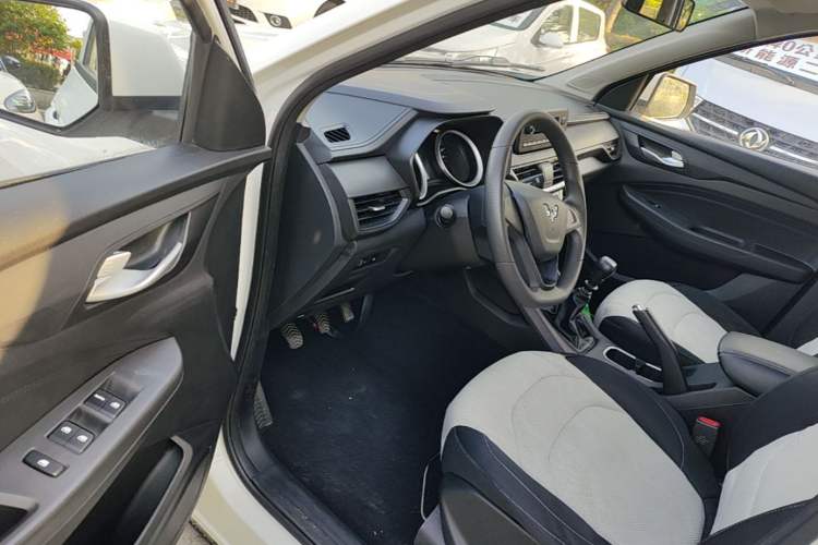 Used Wuling Hongguang S3 2019 1.5L Manual Standard Version China VI Standard Driver Seat