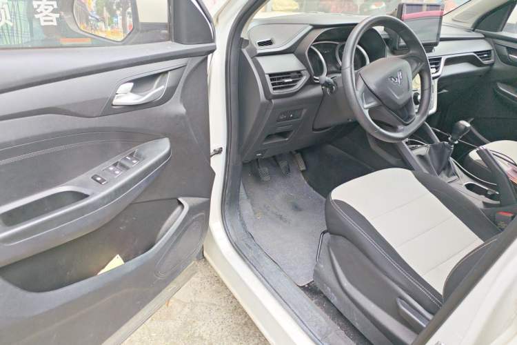 Used Wuling Hongguang S3 2019 1.5L Manual Comfort Model China VI Standard Driver Seat