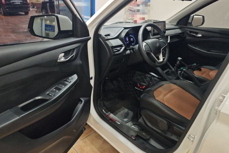 Used Wuling Hongguang S3 2019 1.5L Manual Comfort Model China VI Standard Driver Seat