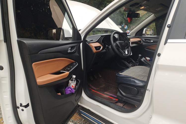 Used Wuling Hongguang S3 2019 1.5L Manual Luxury Model China VI Standard Driver Seat