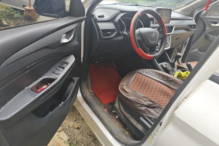 Used Wuling Hongguang S3 2019 1.5L Manual Standard Version China VI Standard Driver Seat