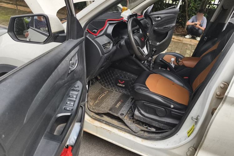 Used Wuling Hongguang S3 2019 1.5L Manual Comfort Model China VI Standard Driver Seat