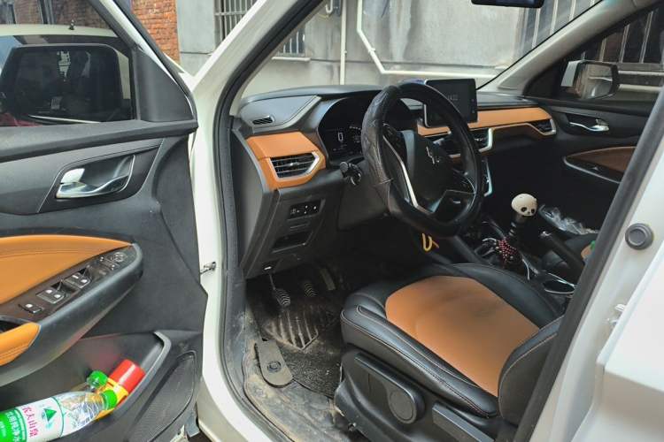 Used Wuling Hongguang S3 2019 Automatic Clutch Version 1.5L Manual Luxury Model China V Standard Driver Seat