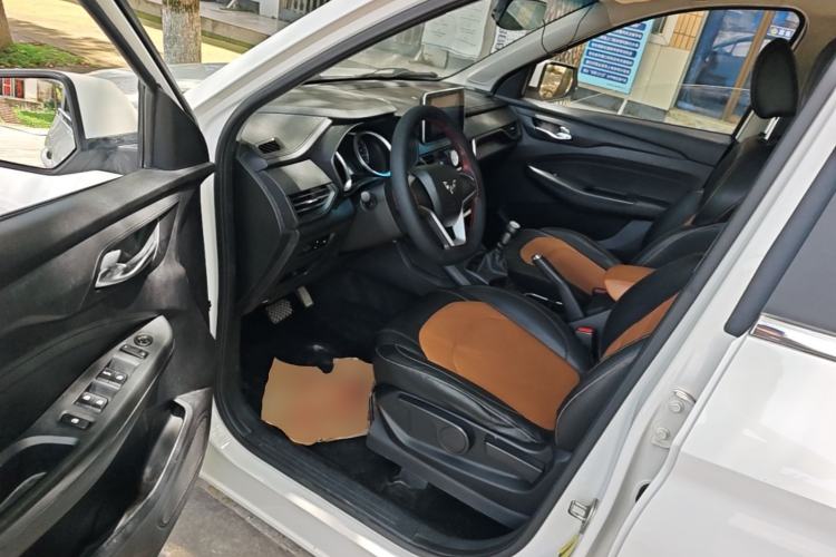Used Wuling Hongguang S3 2019 Automatic Clutch Version 1.5L Manual Comfort Model China V Standard Driver Seat