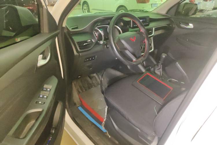 Used Wuling Hongguang S3 2019 1.5L Manual Standard Version China VI Standard Driver Seat