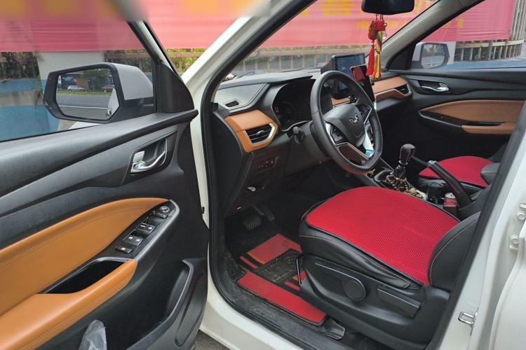 Used Wuling Hongguang S3 2019 Automatic Clutch Version 1.5L Manual Luxury Model China V Standard Driver Seat