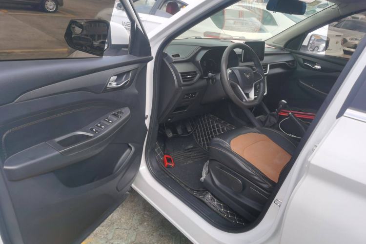 Used Wuling Hongguang S3 2019 1.5L Manual Comfort Model China VI Standard Driver Seat