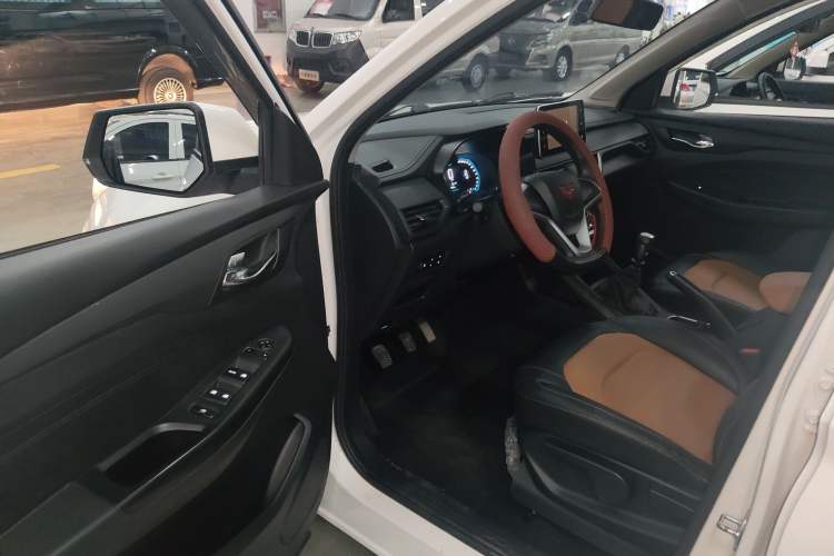 Used Wuling Hongguang S3 2019 1.5L Manual Comfort Model China VI Standard Driver Seat