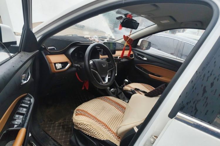 Used Wuling Hongguang S3 2019 1.5L Manual Luxury Model China VI Standard Driver Seat