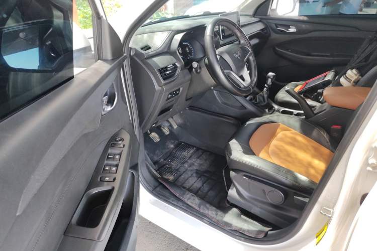 Used Wuling Hongguang S3 2019 1.5L Manual Comfort Model China VI Standard Driver Seat