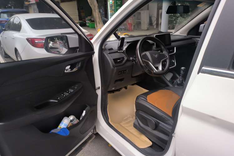 Used Wuling Hongguang S3 2019 1.5T Manual Comfort Edition China VI Standard Driver Seat