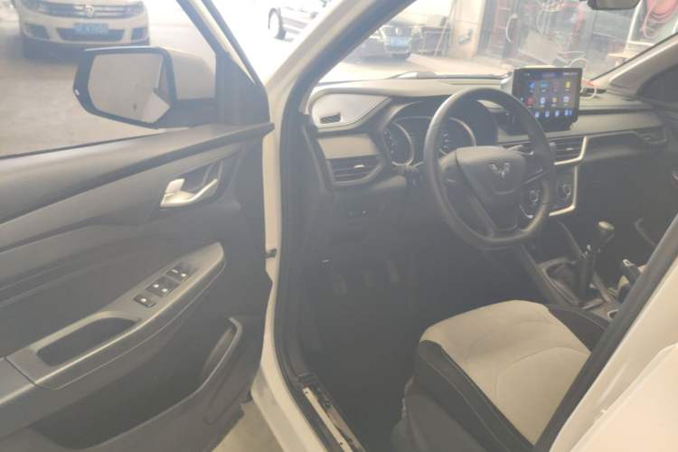 Used Wuling Hongguang S3 2019 1.5L Manual Standard Version China VI Standard Driver Seat