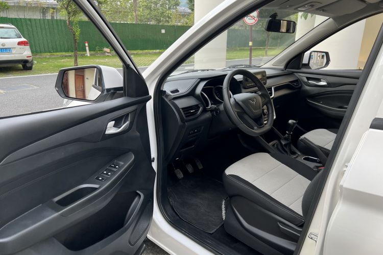 Used Wuling Hongguang S3 2019 1.5L Manual Standard Version China VI Standard Driver Seat