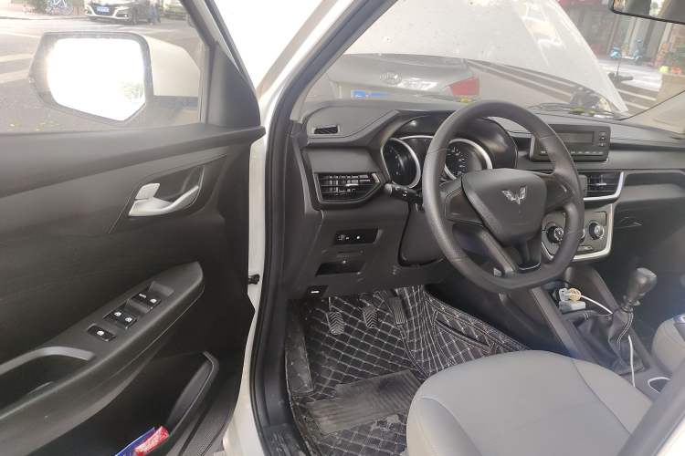 Used Wuling Hongguang S3 2019 1.5L Manual Standard Version China VI Standard Driver Seat