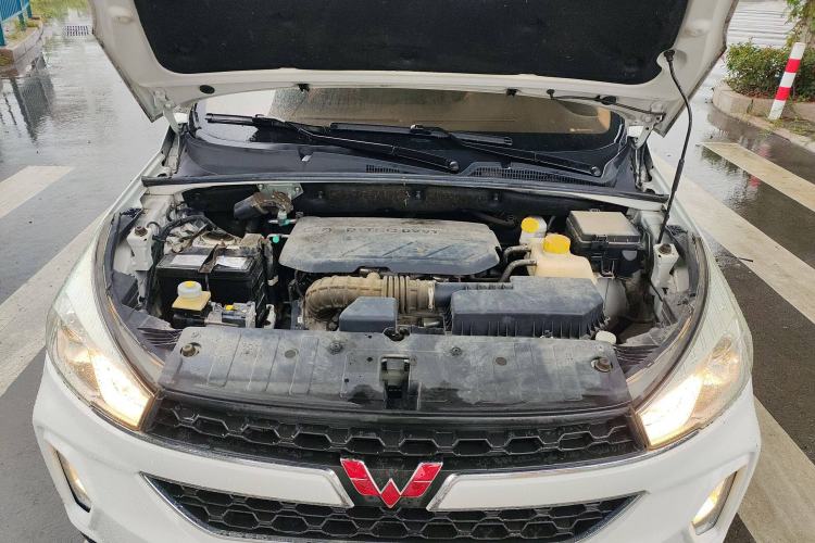 Used Wuling Hongguang S3 2019 Automatic Clutch Version 1.5L Manual Luxury Model China V Standard Engine Bay