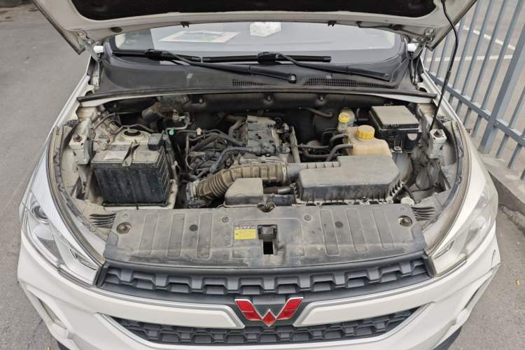 Used Wuling Hongguang S3 2019 1.5L Manual Comfort Model China VI Standard Engine Bay