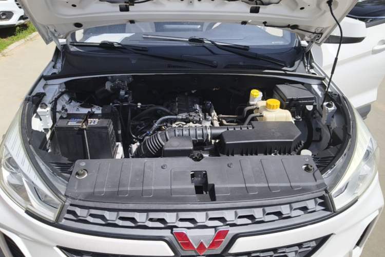 Used Wuling Hongguang S3 2019 1.5L Manual Standard Version China VI Standard Engine Bay