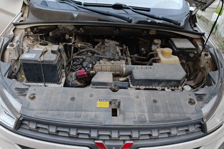 Used Wuling Hongguang S3 2019 1.5L Manual Standard Version China VI Standard Engine Bay