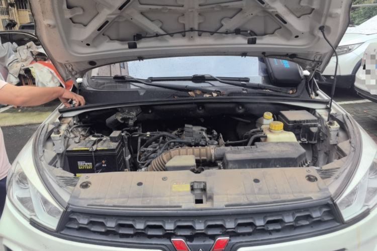 Used Wuling Hongguang S3 2019 1.5L Manual Standard Version China VI Standard Engine Bay