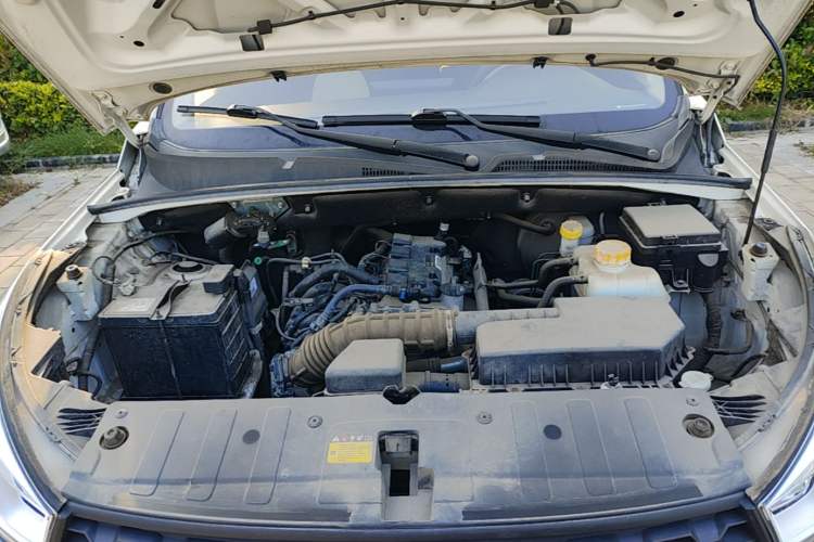 Used Wuling Hongguang S3 2019 1.5L Manual Standard Version China VI Standard Engine Bay