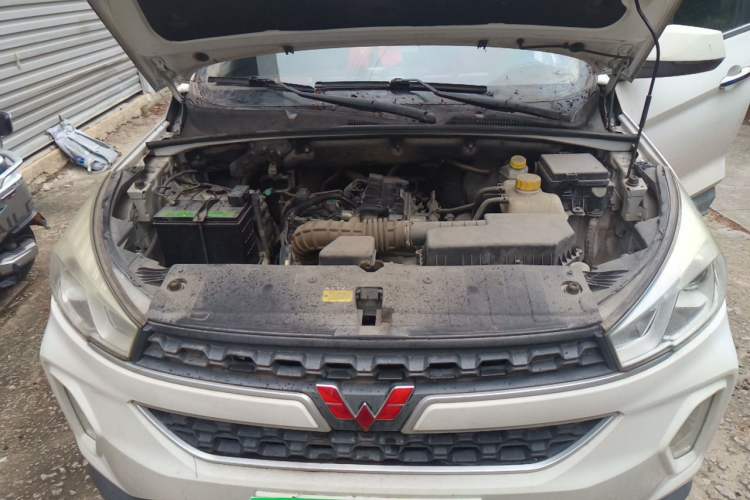 Used Wuling Hongguang S3 2019 Automatic Clutch Version 1.5L Manual Comfort Model China V Standard Engine Bay