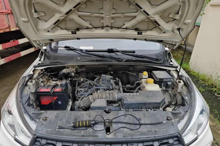 Used Wuling Hongguang S3 2019 1.5L Manual Standard Version China VI Standard Engine Bay