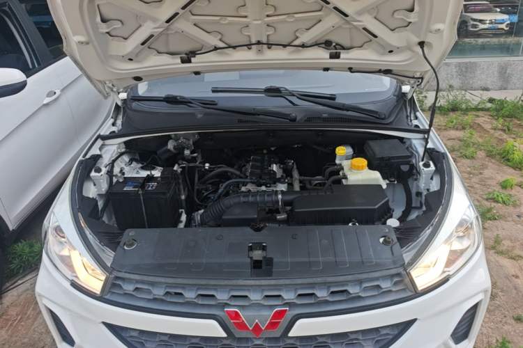 Used Wuling Hongguang S3 2019 1.5L Manual Standard Version China VI Standard Engine Bay