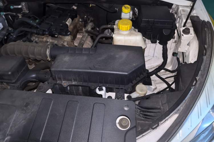 Used Wuling Hongguang S3 2019 1.5L Manual Comfort Model China VI Standard Engine Bay Left