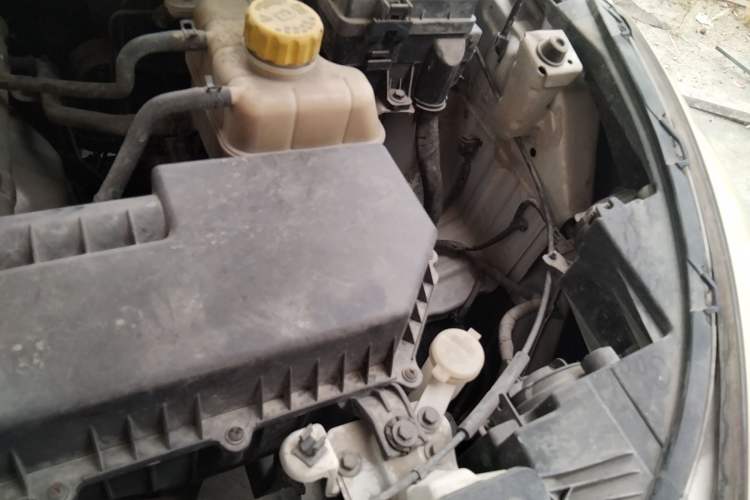 Used Wuling Hongguang S3 2019 1.5L Manual Standard Version China VI Standard Engine Bay Left
