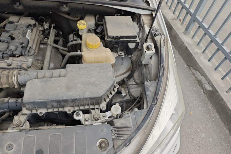 Used Wuling Hongguang S3 2019 1.5L Manual Comfort Model China VI Standard Engine Bay Left