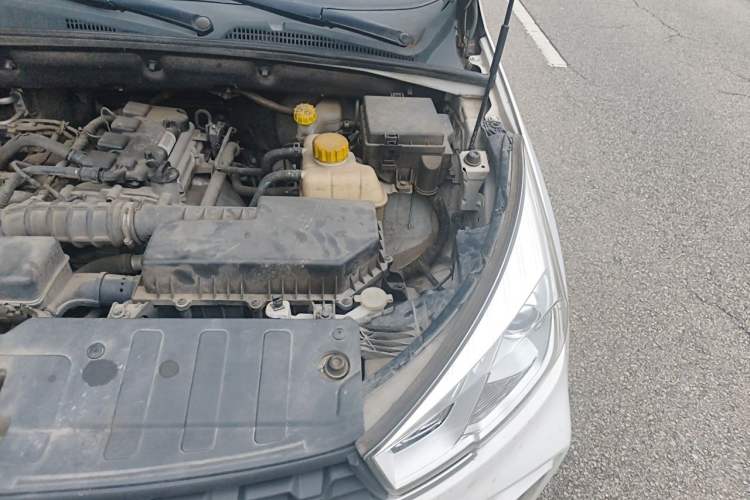 Used Wuling Hongguang S3 2019 1.5L Manual Comfort Model China VI Standard Engine Bay Left