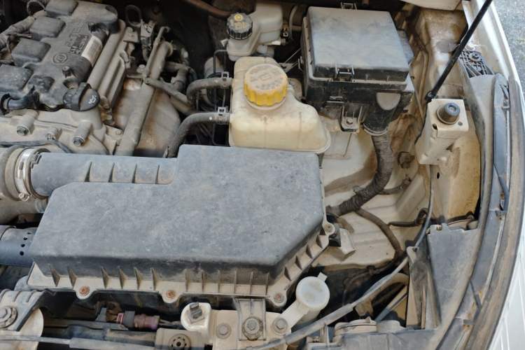 Used Wuling Hongguang S3 2019 1.5L Manual Standard Version China VI Standard Engine Bay Left
