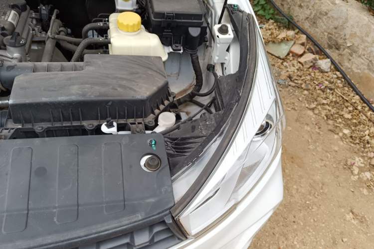 Used Wuling Hongguang S3 2019 1.5L Manual Comfort Model China VI Standard Engine Bay Left