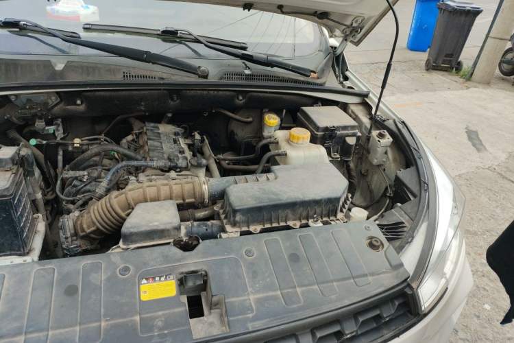 Used Wuling Hongguang S3 2019 1.5L Manual Standard Version China VI Standard Engine Bay Left