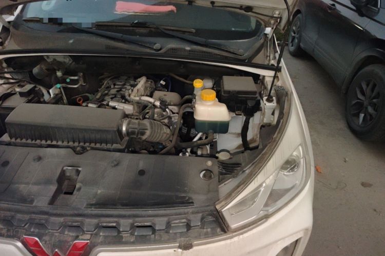 Used Wuling Hongguang S3 2019 1.5T Manual Comfort Edition China VI Standard Engine Bay Left