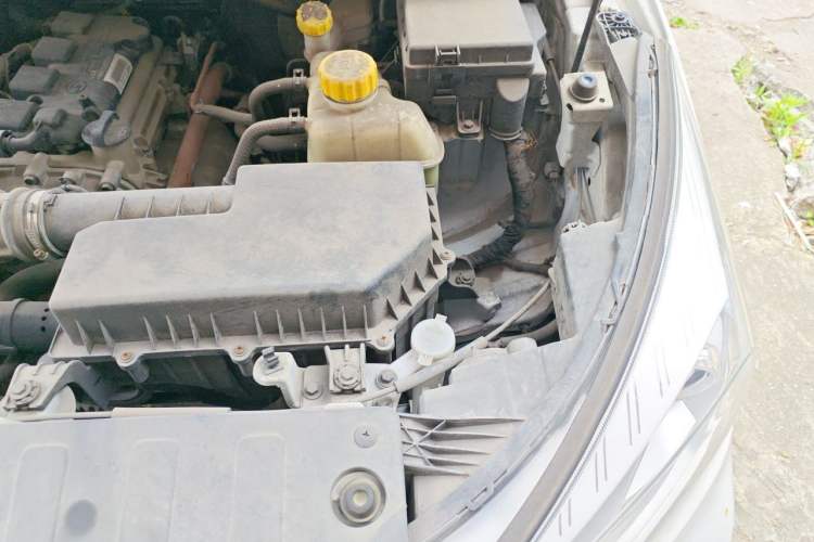 Used Wuling Hongguang S3 2019 1.5L Manual Comfort Model China VI Standard Engine Bay Left