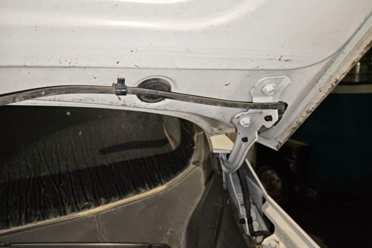Used Wuling Hongguang S3 2019 1.5L Manual Standard Version China VI Standard Engine Bay Left