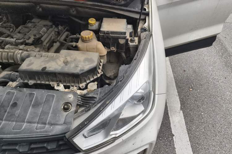 Used Wuling Hongguang S3 2019 1.5L Manual Comfort Model China VI Standard Engine Bay Left