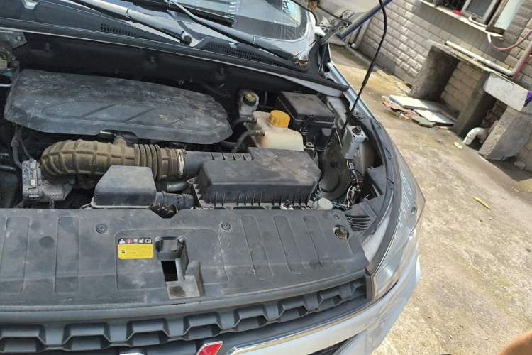 Used Wuling Hongguang S3 2019 Automatic Clutch Version 1.5L Manual Luxury Model China V Standard Engine Bay Left