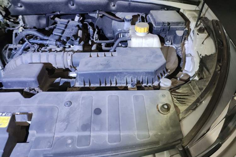 Used Wuling Hongguang S3 2019 1.5L Manual Standard Version China VI Standard Engine Bay Left