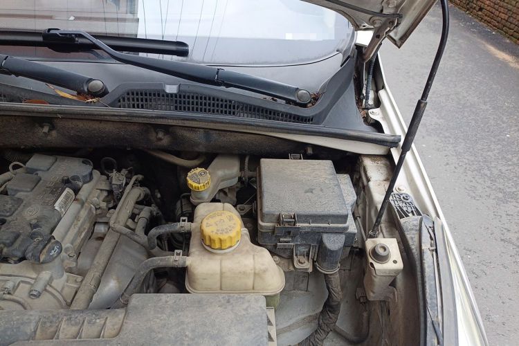 Used Wuling Hongguang S3 2019 1.5L Manual Comfort Model China VI Standard Engine Bay Left