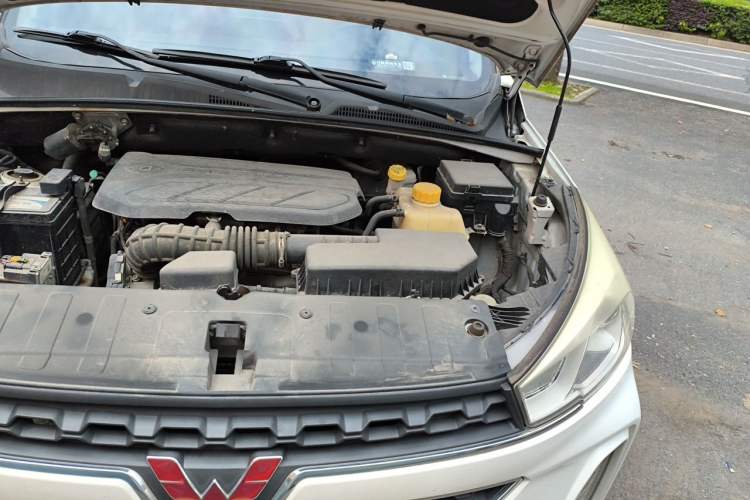 Used Wuling Hongguang S3 2019 Automatic Clutch Version 1.5L Manual Luxury Model China V Standard Engine Bay Left