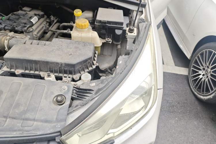 Used Wuling Hongguang S3 2019 1.5L Manual Standard Version China VI Standard Engine Bay Left